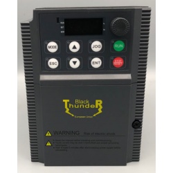 Variador Frecuencia 1 CV-0.75 KW BT31-0R7G-S3 Entrada monofasica 220V/Salida trifasica 380V BLACK THUNDER